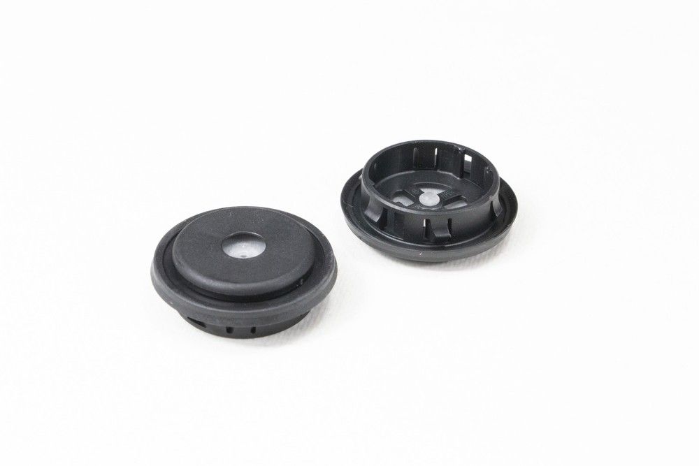 Bujão dreno painel assoalho - 39123504 - Bolt, Cruze B Hatch, Cruze B Sedan