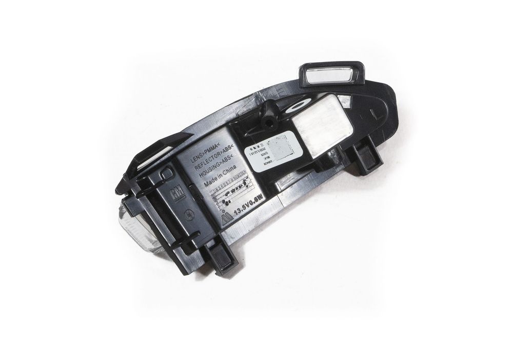 Lanterna indicadora direção no espelho retrovisor externo - 26267472 - Tracker C