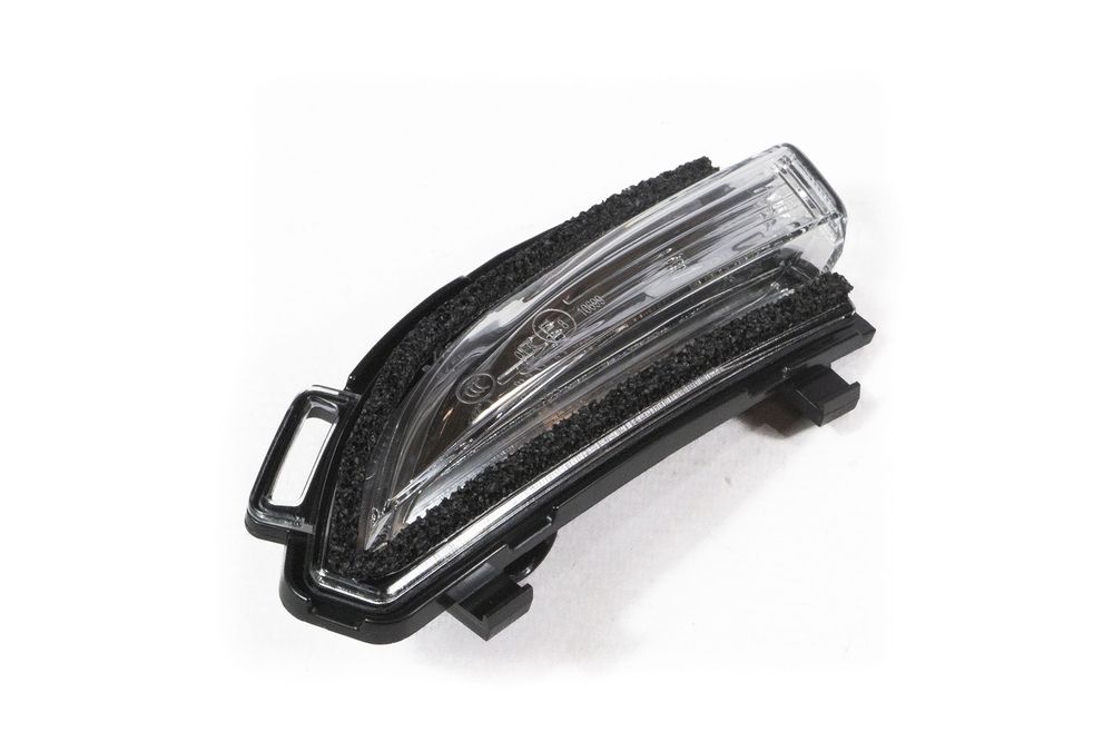 Lanterna indicadora direção no espelho retrovisor externo - 26267472 - Tracker C