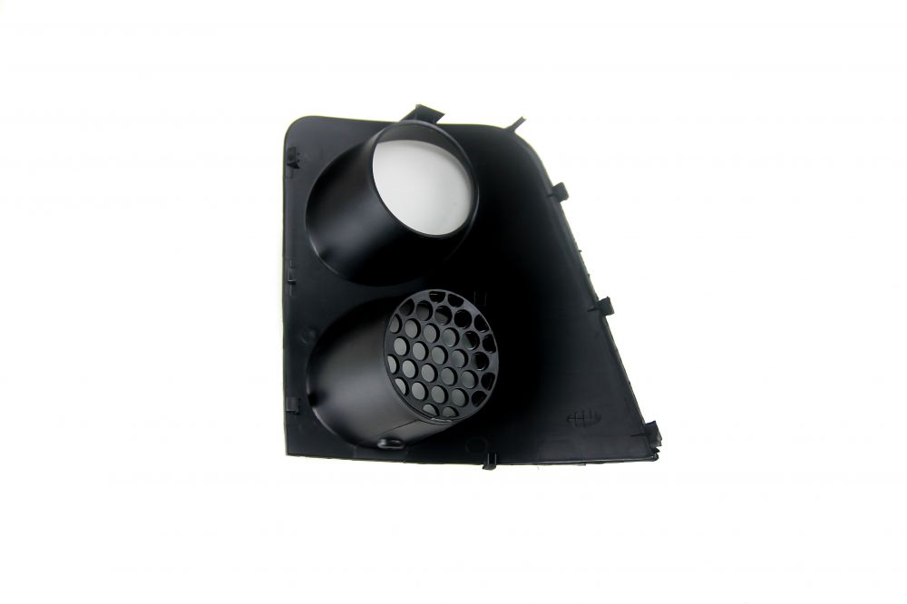 MOLDURA FAROL MILHA E NEBLINA LADO ESQUERDO - 735381499 - Strada