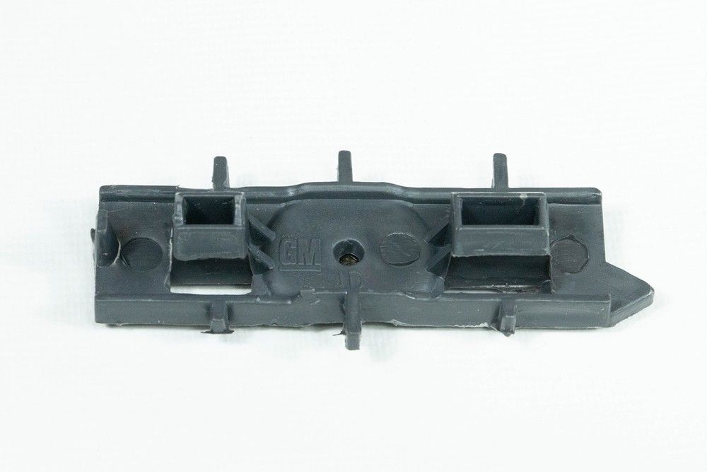 Retentor lateral cobertura para-choque - 93309296 - Corsa B Hatch, Corsa Ger.2 Hatch