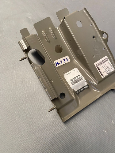 SUPPORT BAC BATTERIE SUR CAISS - 648606973R - 