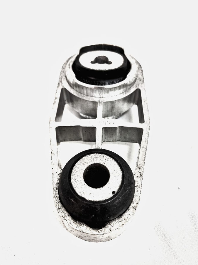 Suporte Inferior Fixacao Motor D - 8200777542 - Megane