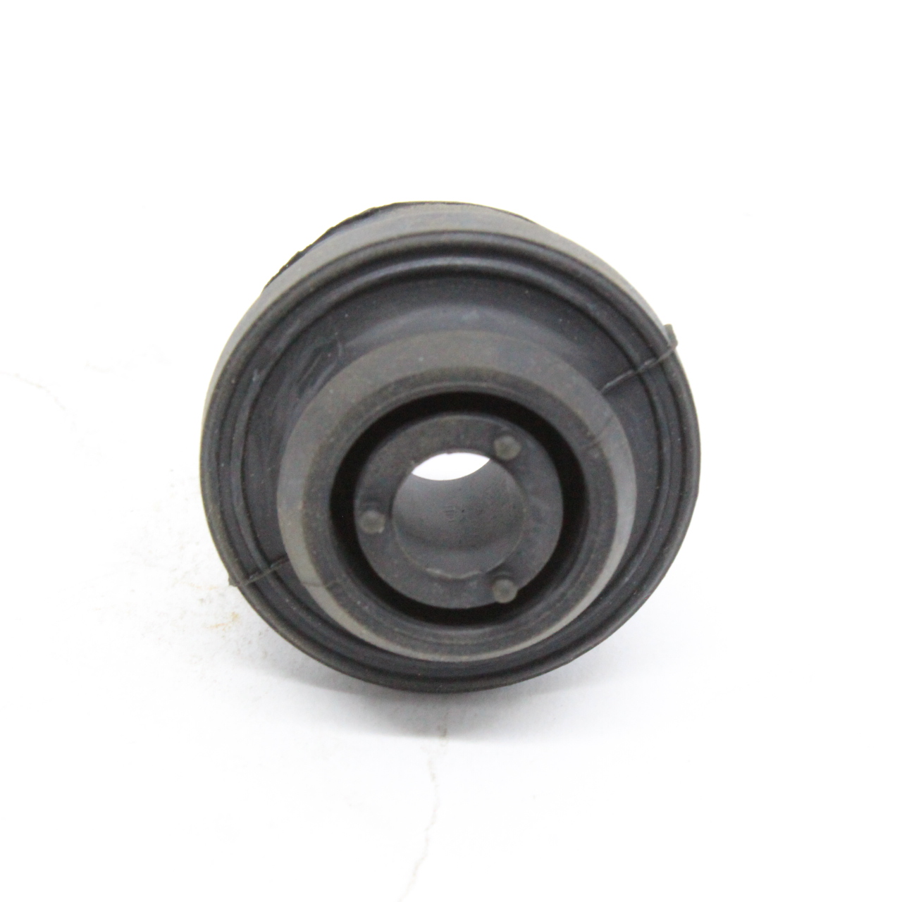 ISOLADOR, SUPORTE RADIADOR AGU - MB906100 - 