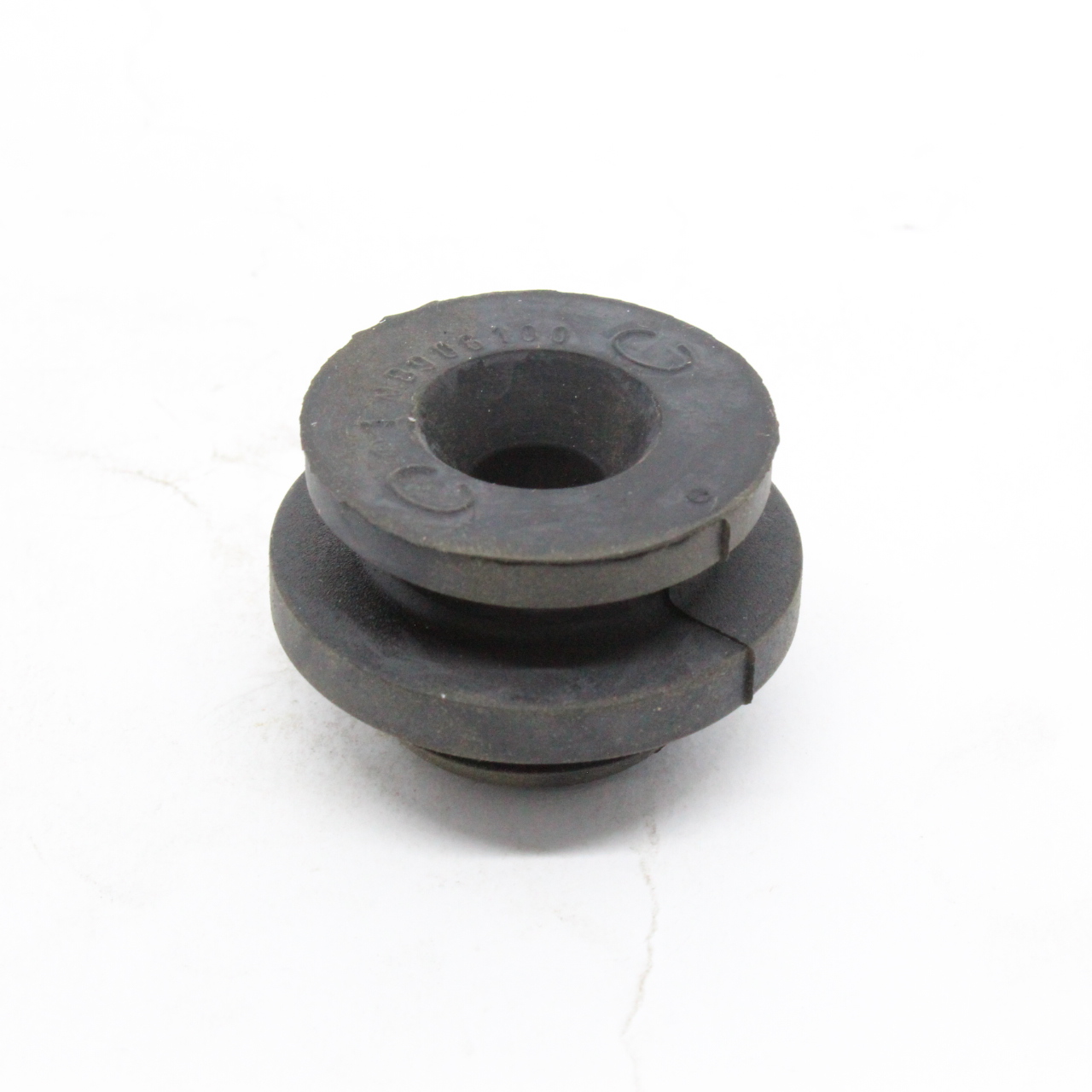 ISOLADOR, SUPORTE RADIADOR AGU - MB906100 - 