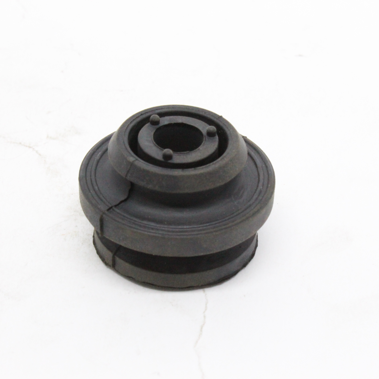 ISOLADOR, SUPORTE RADIADOR AGU - MB906100 - 