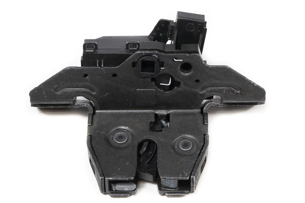 Trava tampa traseira - 13524683 - Spin, Equinox, Onix/Joy Ger.1