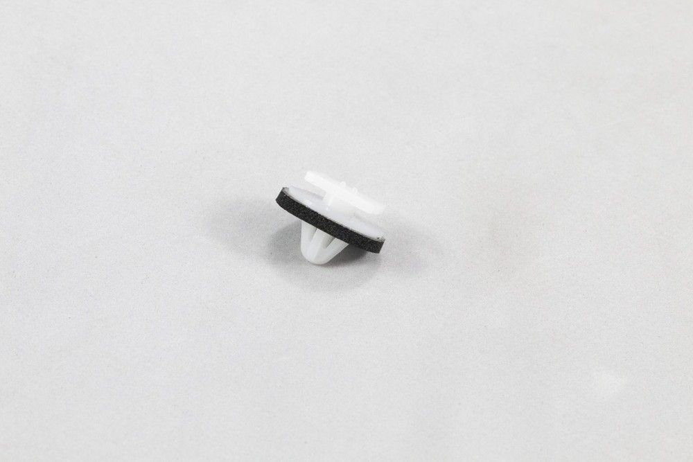 Retentor moldura traseira inferior lateral - 94757326 - TrailBlazer, Onix/Joy Ger.1, Onix A Hatch