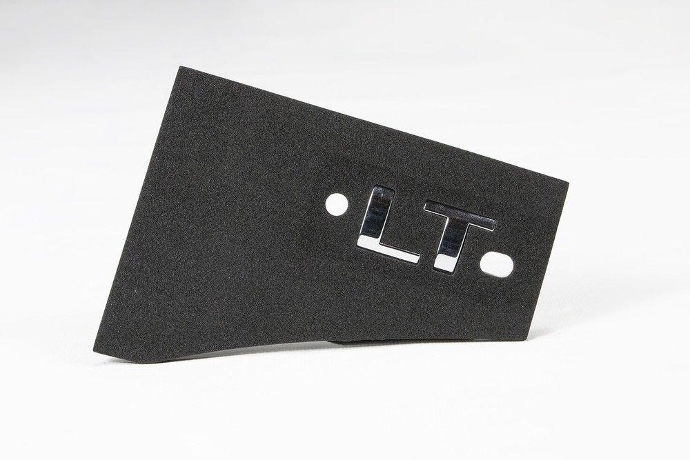 Placa nome no compartimento traseiro - 23368270 - Cruze B Sedan, Cruze Ger.2 Sedan