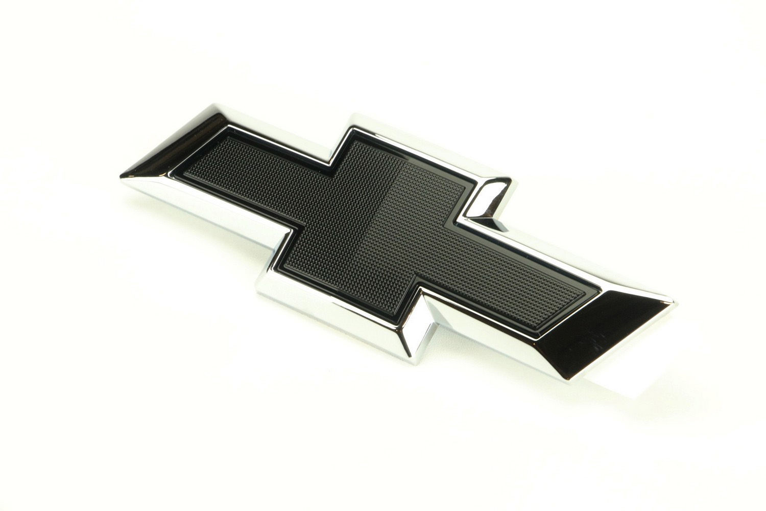 Emblema gravata Chevrolet - traseiro - 84151501 - Cruze B Hatch, Cruze B Sedan
