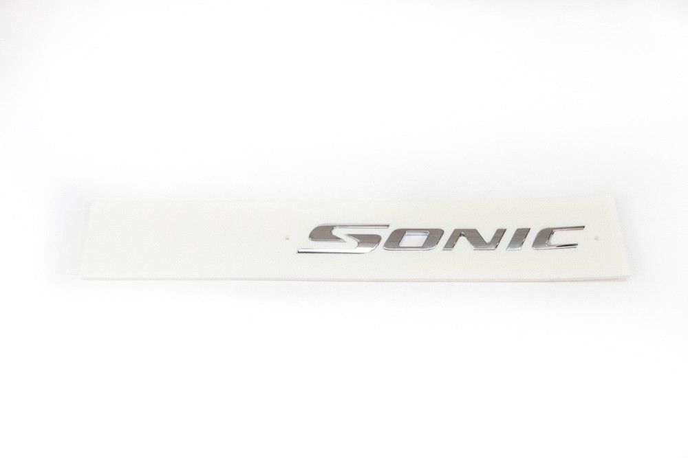 Placa tampa traseira - 95483972 - Sonic Sedan
